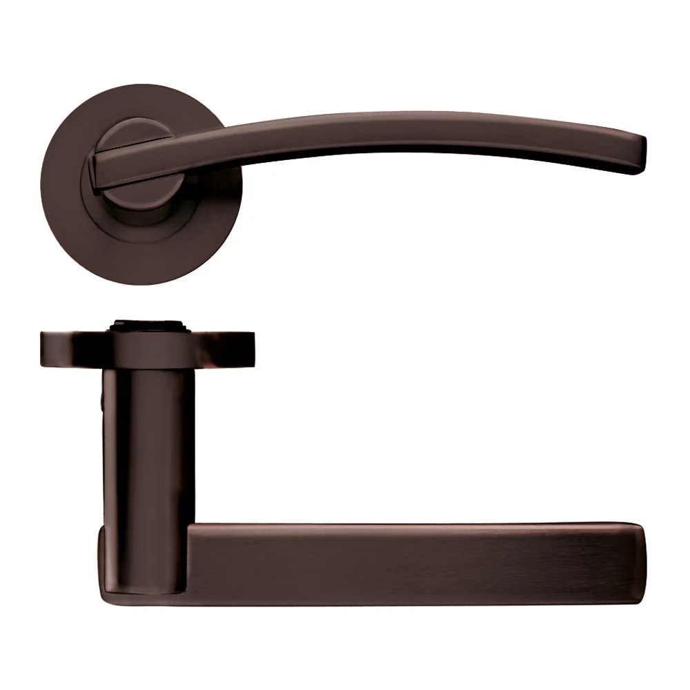 Adria Lever on Rround rose - Image 5