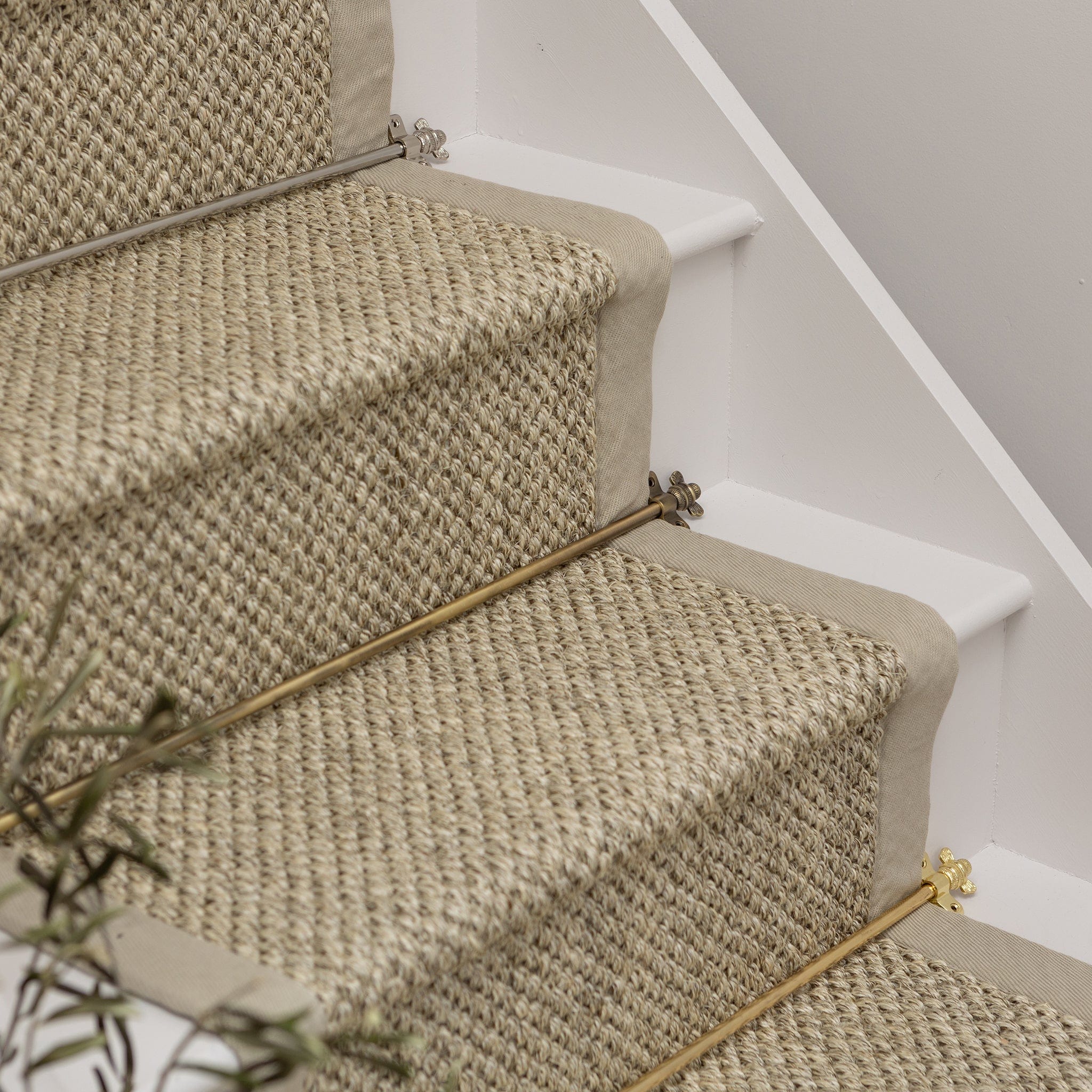 Nickel Stair Rods with Brass Bee Finials - 725mm - Image 3