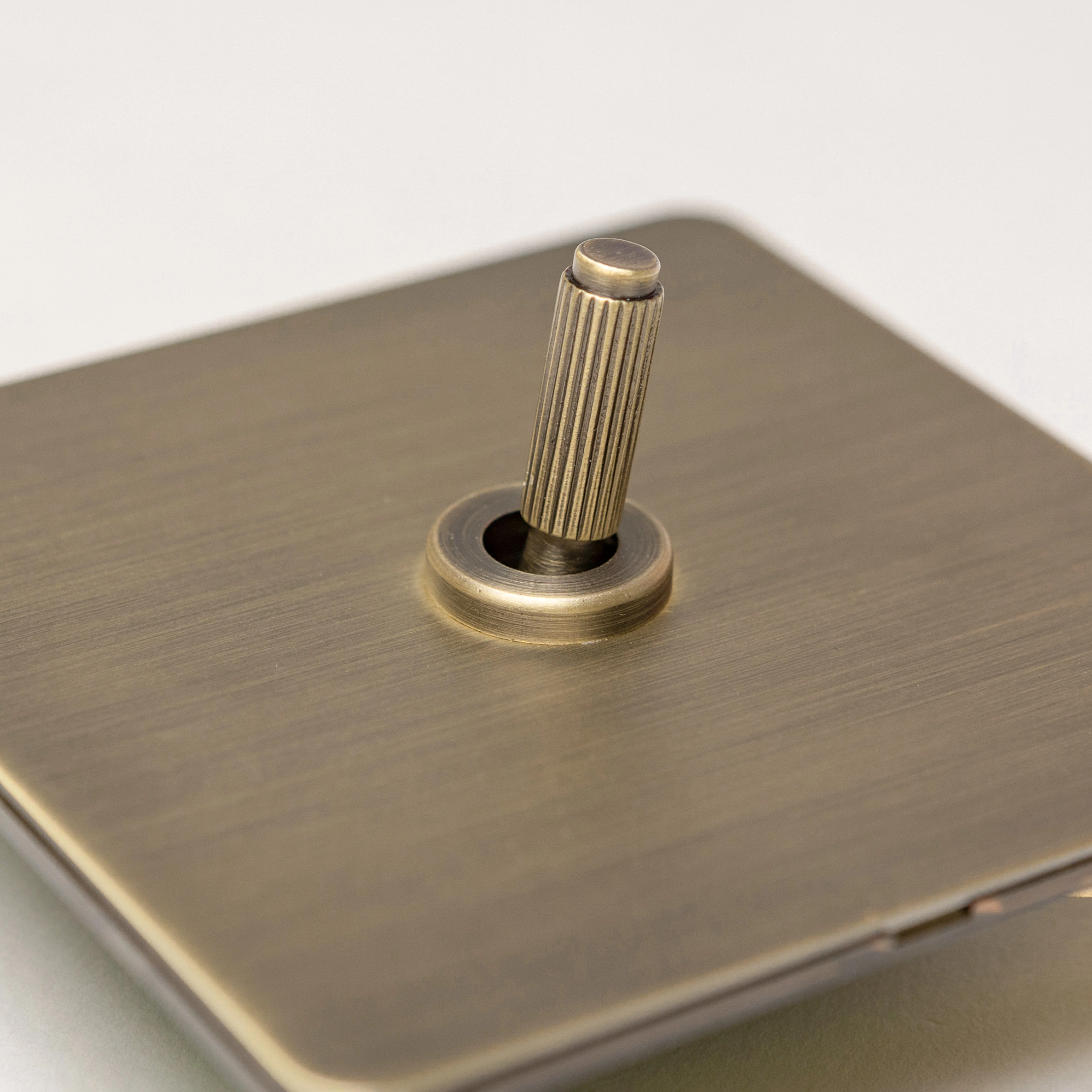 Brass Bee Antique Brass Knurled Switch — Single Dimmer - Image 5