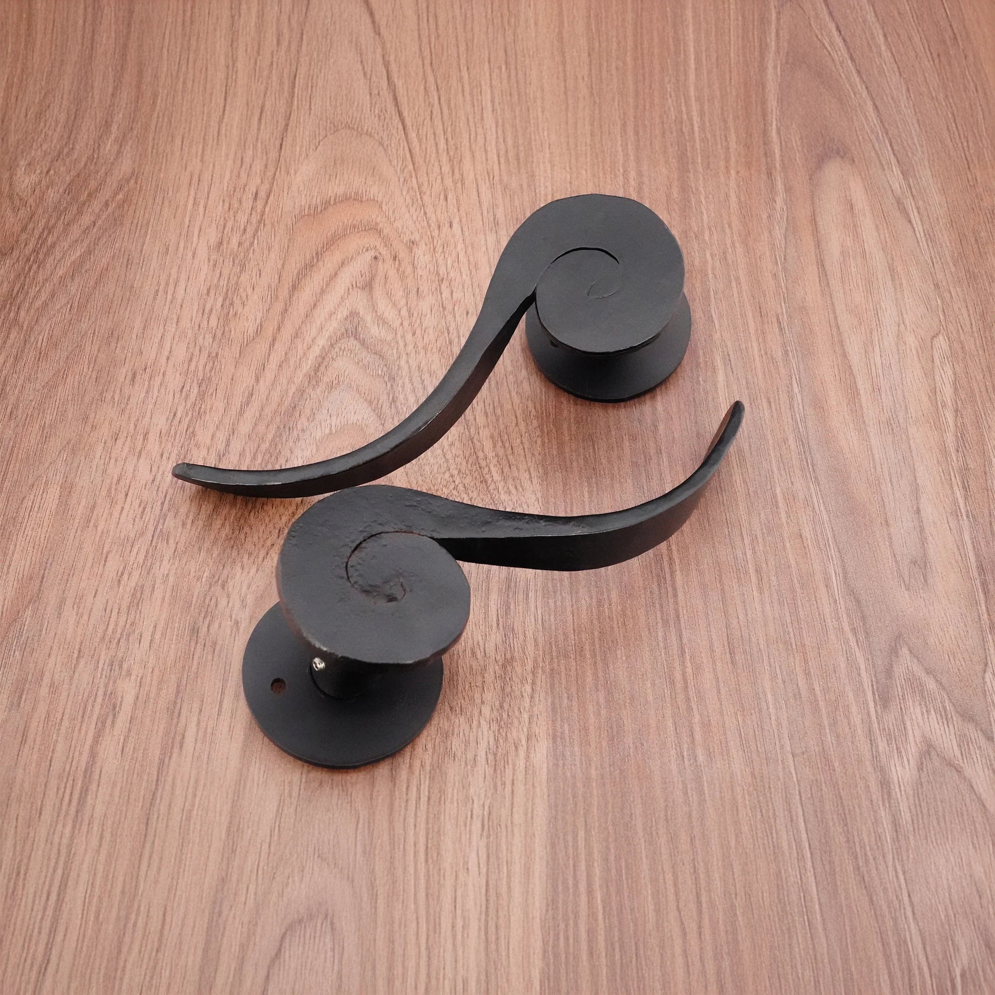 Ferro Lever on Rose - Image 3