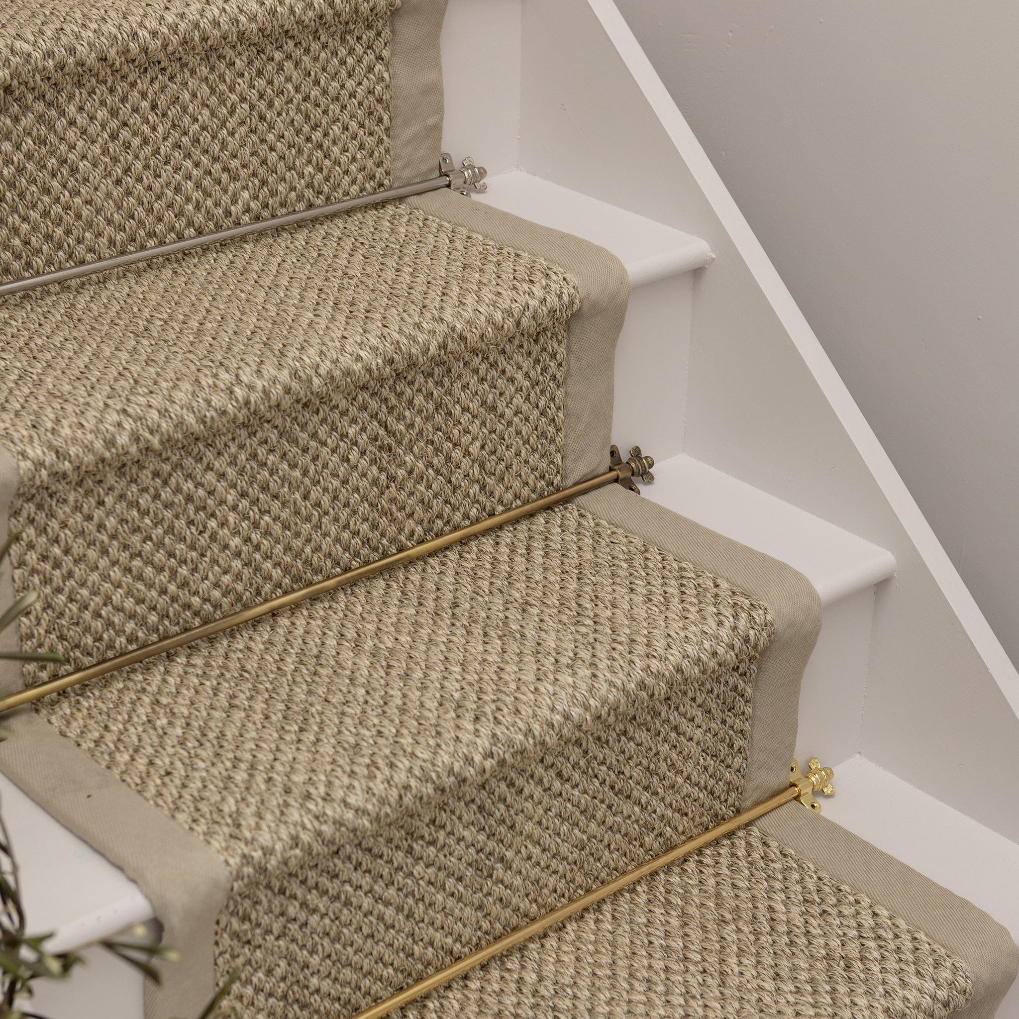 Nickel Stair Rods with Brass Bee Finials - 900mm - Image 4