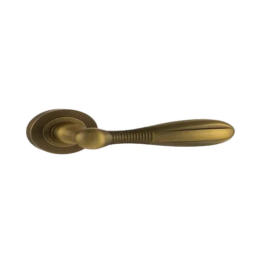 Old English Cambridge Lever on Round Rose