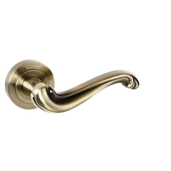Old English Colchester Lever on Round Rose