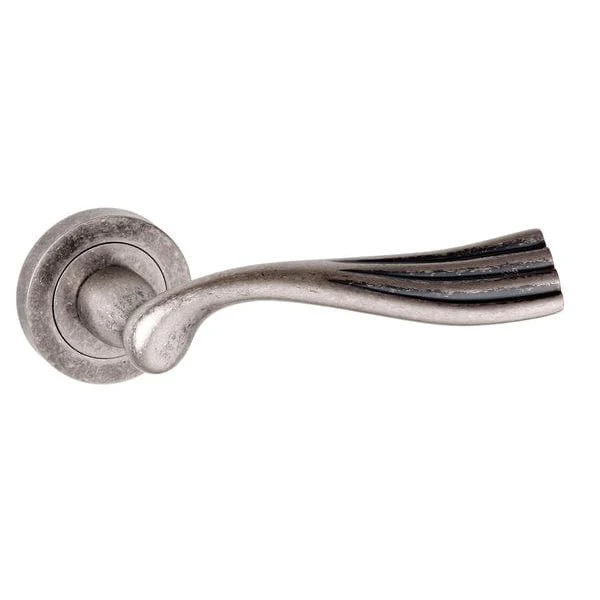 Old English Richmond Lever on Round Rose - Image 2