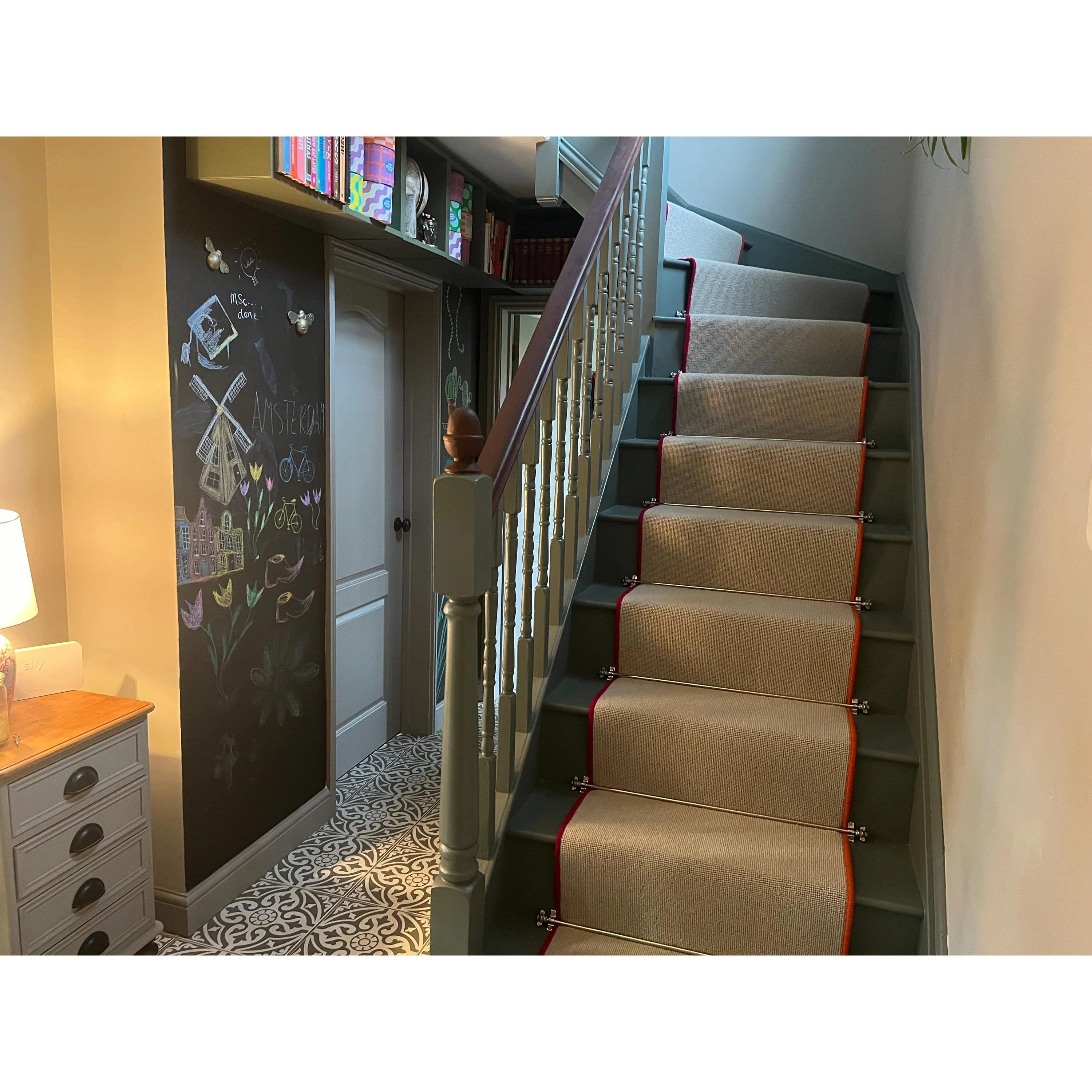 Polished Brass Finish Stair Rods with Brass Bee Finials - 900mm - Image 9