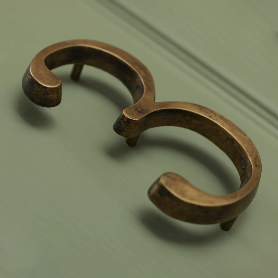Brass Bee Floating House Number 5 — Heritage Finish - Image 24