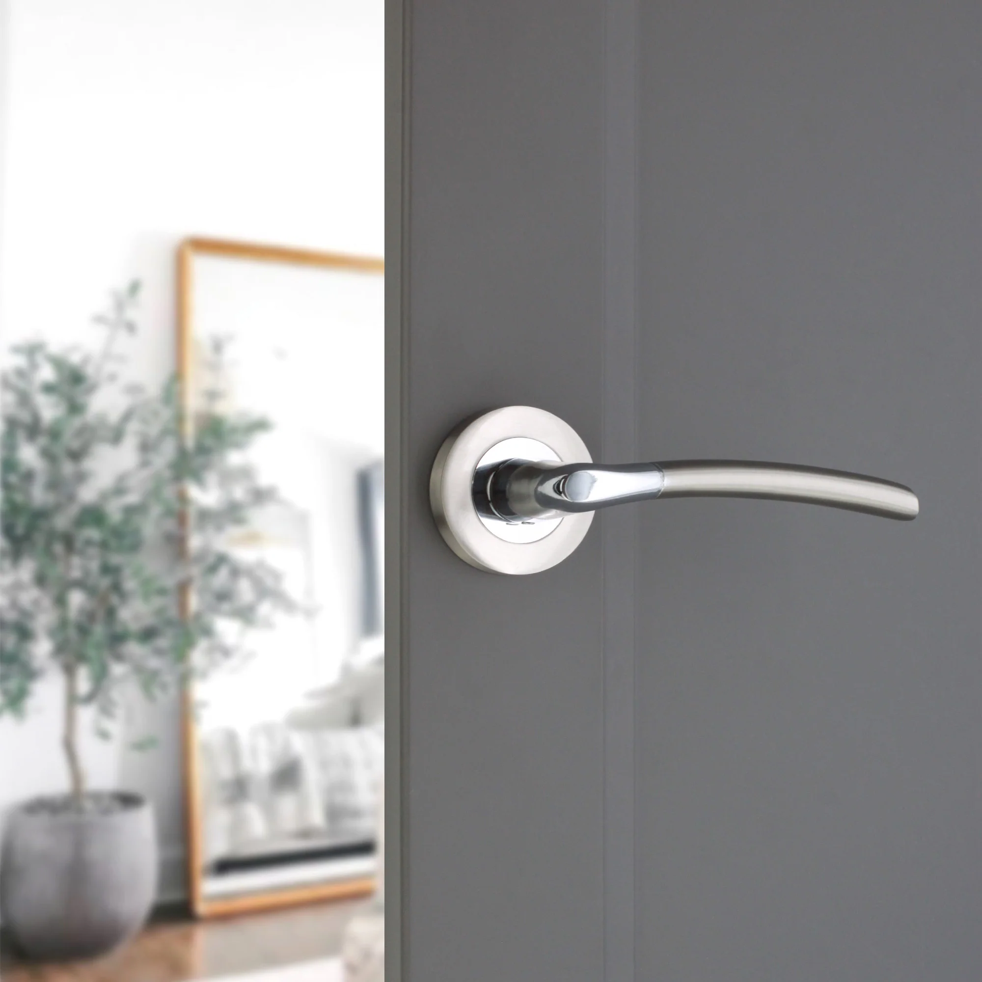 Slavia Lever on Rose - Image 3