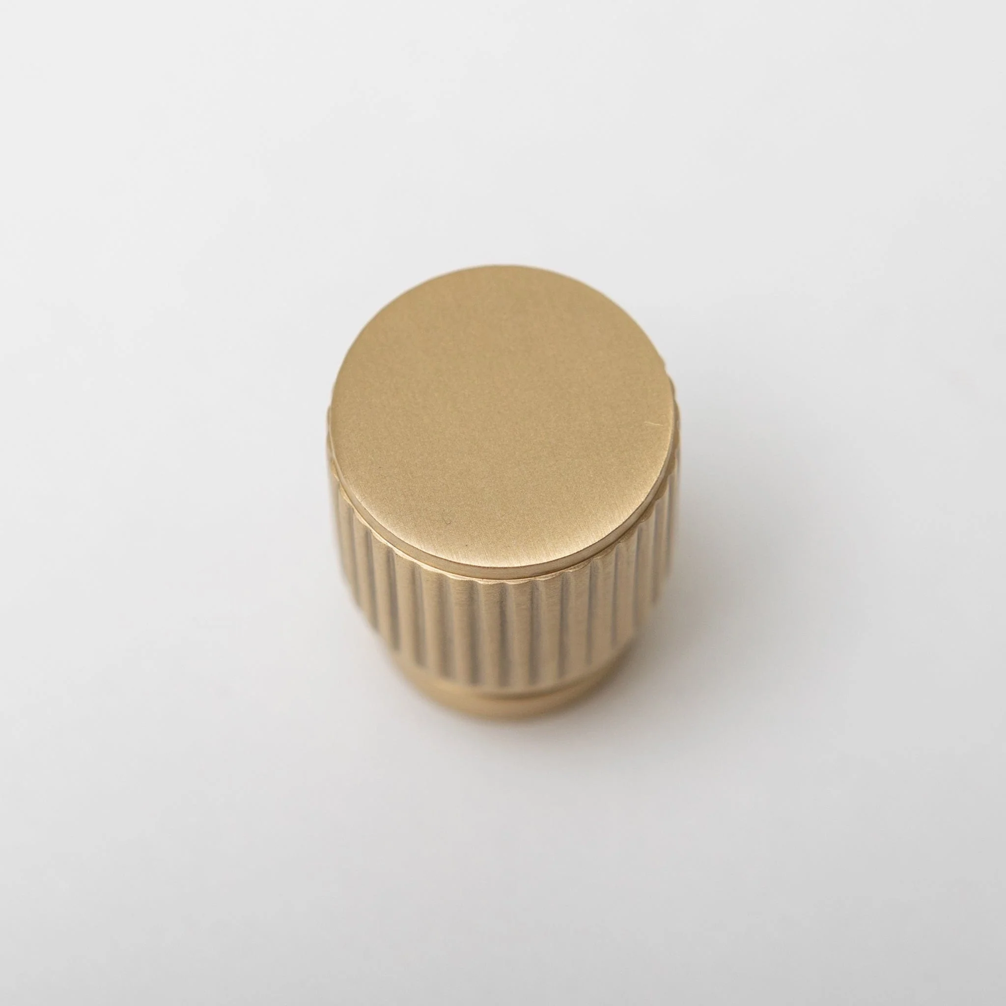Solid Brass Straight Knurled Kitchen Pull Handles & Knobs - Satin Brass Finish - Image 14