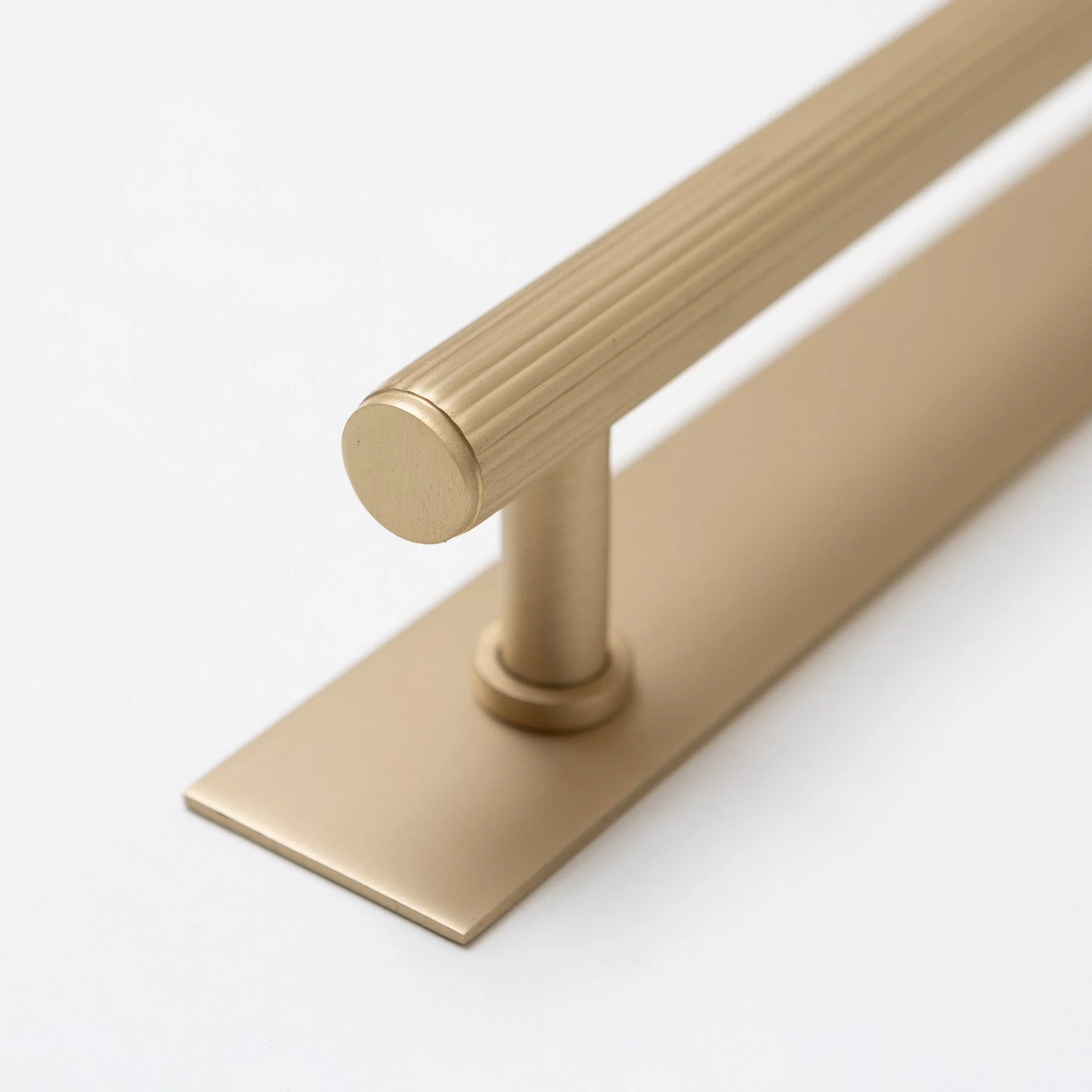 Solid Brass Straight Knurled Kitchen Pull Handles & Knobs - Satin Brass Finish - Image 19