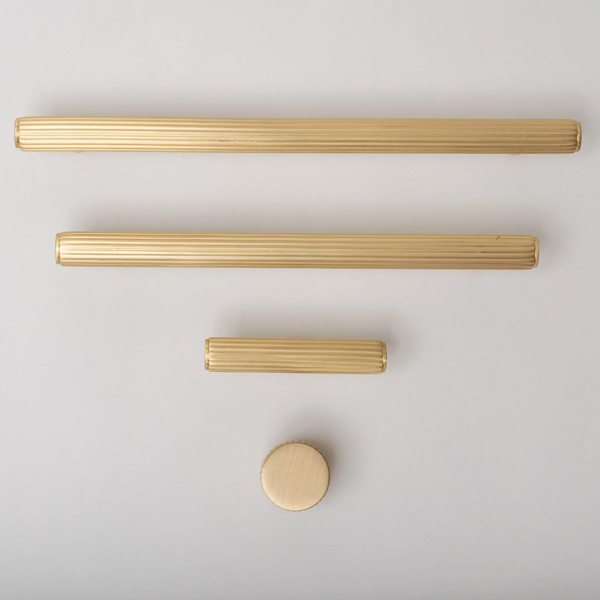 Solid Brass Straight Knurled Kitchen Pull Handles & Knobs - Satin Brass Finish - Image 3