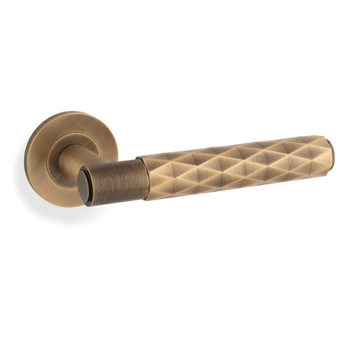 Diamond Cut Spitfire Lever on Round Rose - Image 6